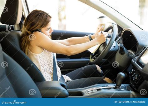 How Can You Successfully Multitask While Driving A Vehicle