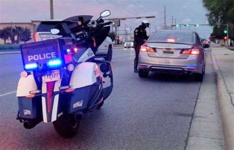 Un Policía Te Puede Si Manejas Demasiado Rápido